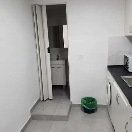 Precioso Moderno Cerca Del Carrefour Rosaleda Apartamento